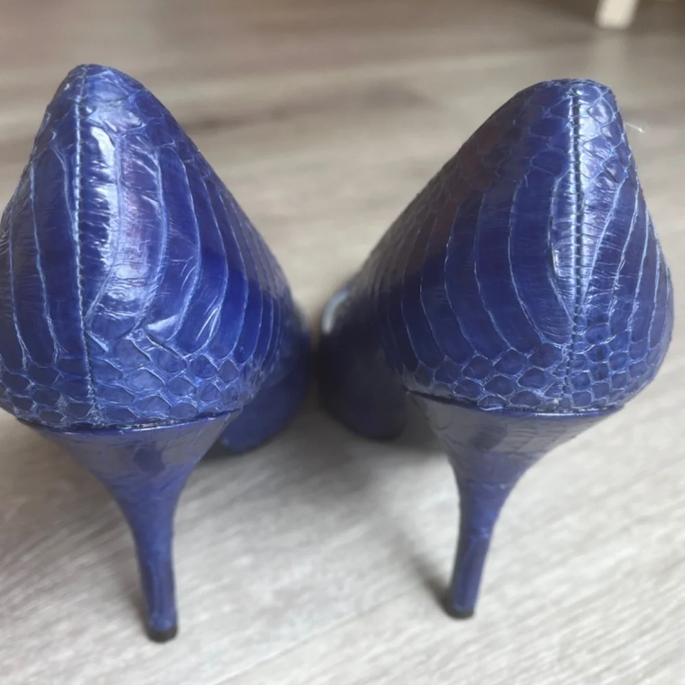 Nina Ricci Leather Cobalt Blue Snake Pumps - Like New - Picture 3 of 5